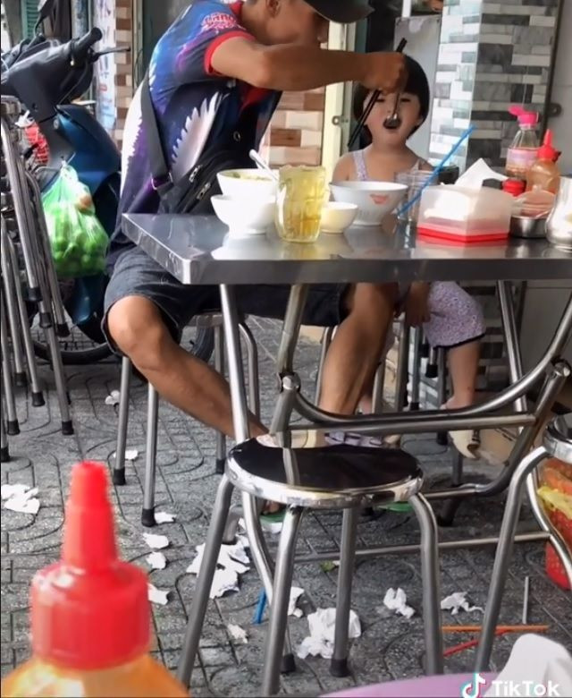 Sau khi xem xong video, dân mạng đã dành rất nhiều lời khen cho ý tưởng vừa thông minh, sáng tạo lại hết sức đáng yêu này.