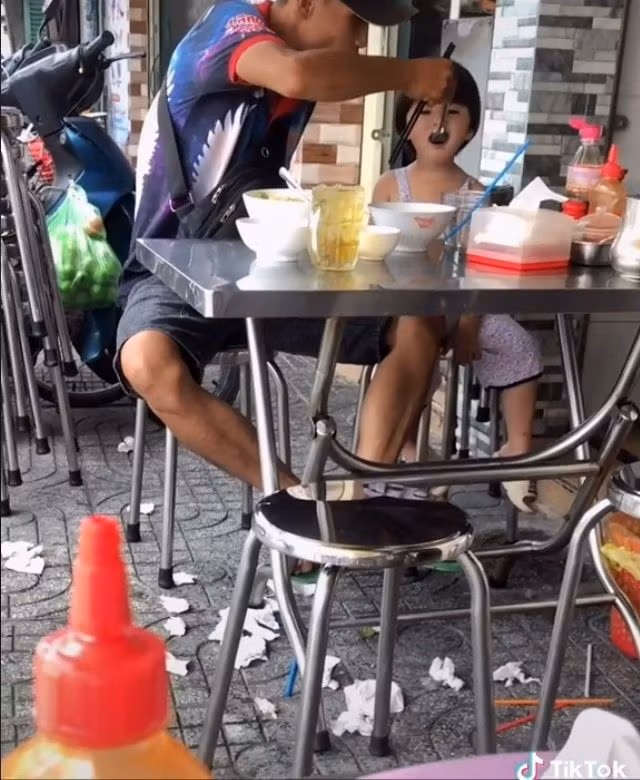 Sau khi xem xong video, dân mạng đã dành rất nhiều lời khen cho ý tưởng vừa thông minh, sáng tạo lại hết sức đáng yêu này.