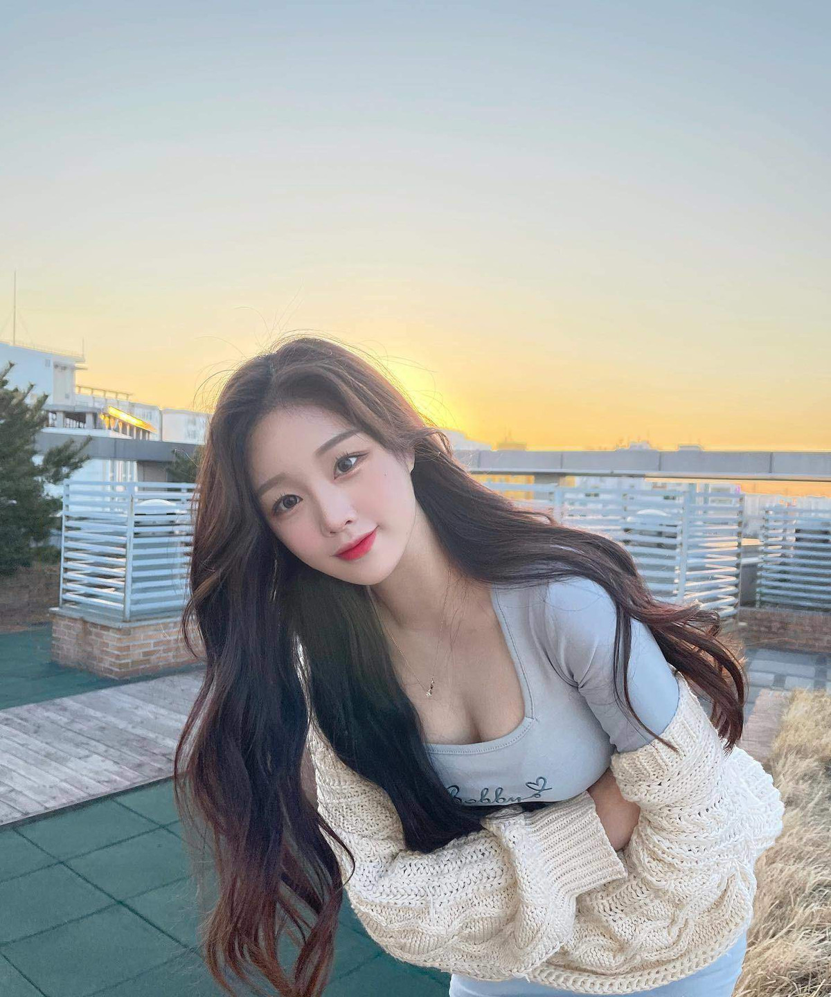 Vẻ đẹp của Han Kyung khiến người hâm mộ liên tưởng tới nhưng búp bê, nhân vật truyện tranh.