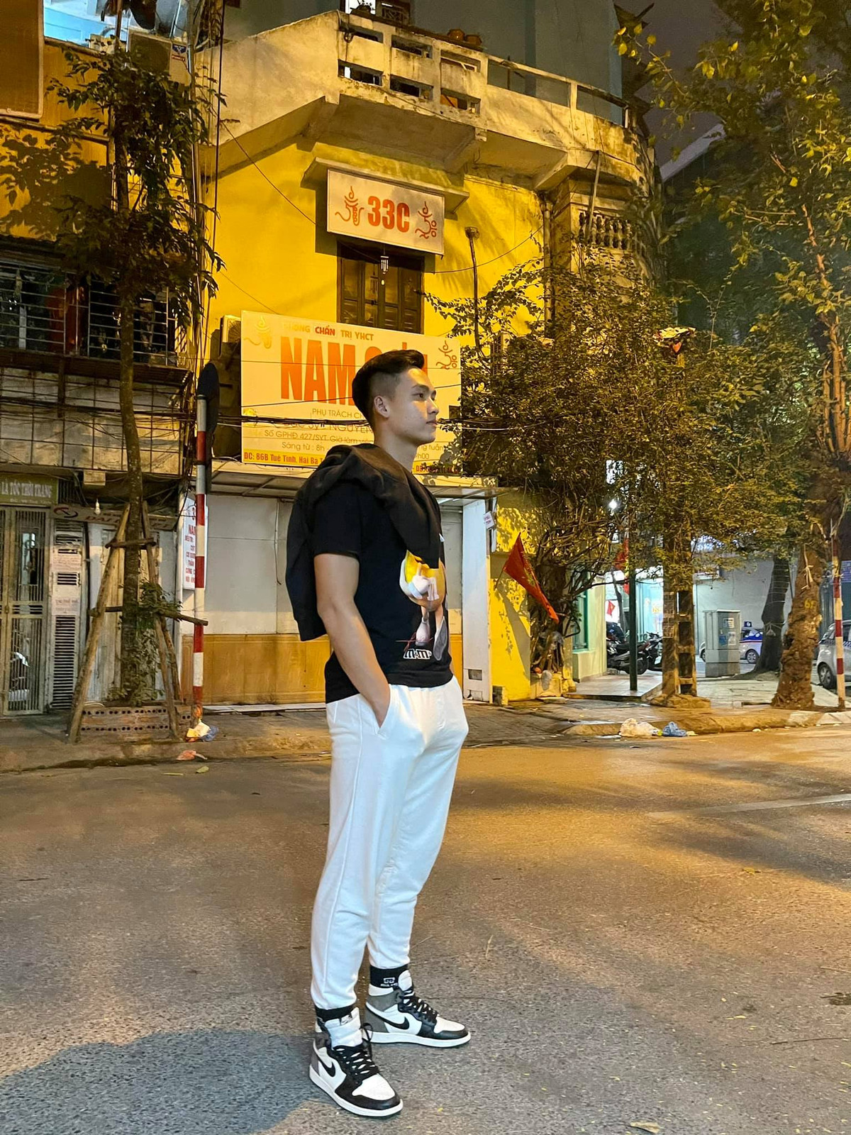 Ở thời điểm đó Việt Anh đã rất suy sụp. Còn với bố mẹ chàng cầu thủ đã chuẩn bị tinh thần sẽ vét hết số tiền gia đình có để chưa chạy còn nếu chấn thương nặng quá thì sẽ cho nghỉ.