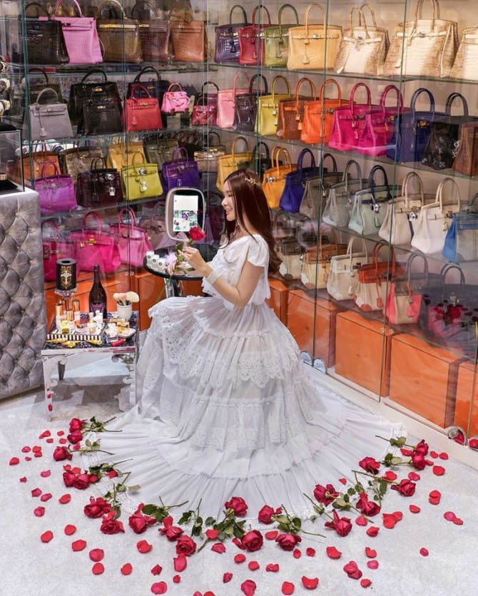 Ngoài hàng hiệu, cả ba mẹ con Jamie Chua thường xuyên đi du lịch khắp nơi trên thế giới.