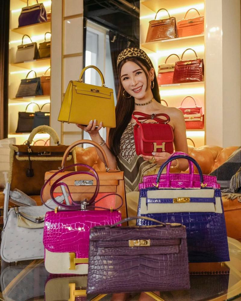 Kiếm tiền từ việc kinh doanh ngành làm đẹp, Jamie Chua thỏa mãn với đam mê chơi túi của mình.