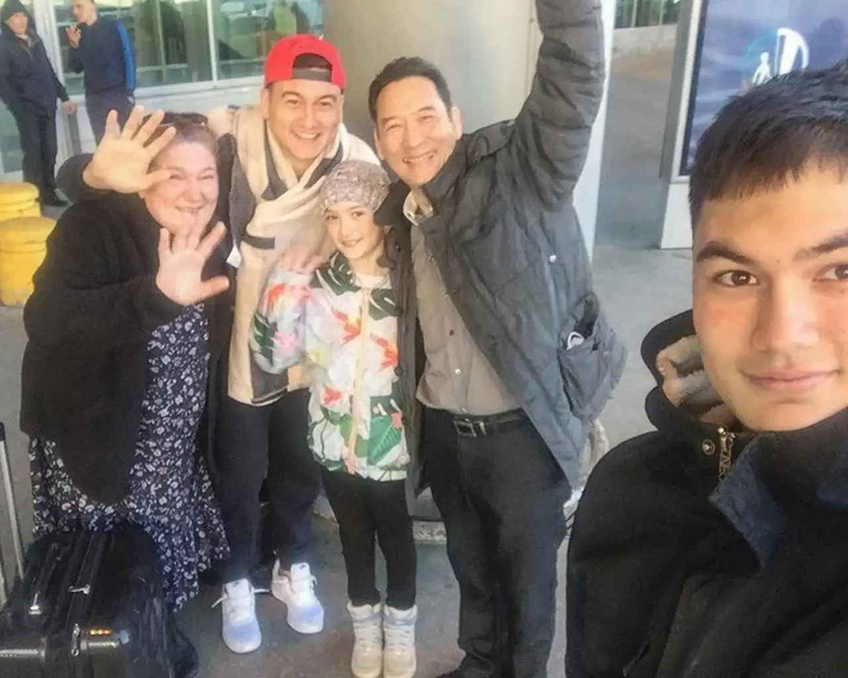 Đặc biệt, dù đã bước vào tuổi trung niên nhưng nghệ sĩ múa Đặng Văn Sơn vẫn thường xuyên khoe những khoảnh khắc lãng mạn bên bạn đời. Những bức ảnh ông đăng tải luôn có sự xuất hiện của bà xã người Nga.