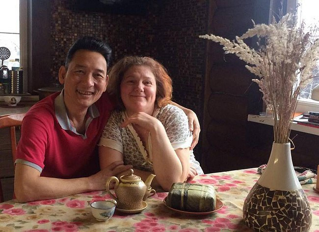 Theo tìm hiểu, Văn Lâm mang 2 dòng máu khi có bố là nghệ sĩ múa Đặng Văn Sơn và mẹ là bà Jukova Olga (quốc tịch Nga).