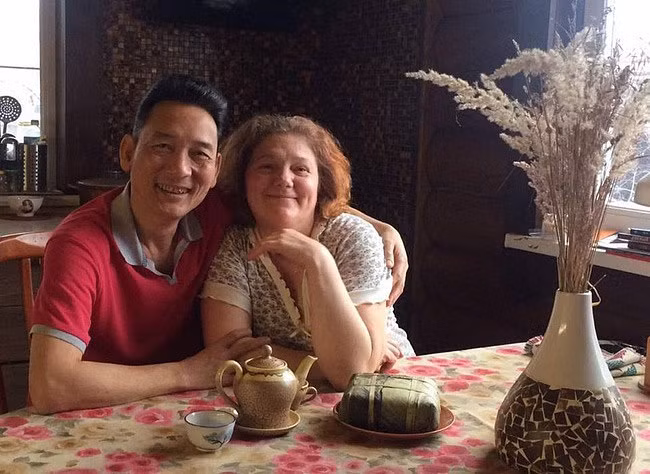 Theo tìm hiểu, Văn Lâm mang 2 dòng máu khi có bố là nghệ sĩ múa Đặng Văn Sơn và mẹ là bà Jukova Olga (quốc tịch Nga).