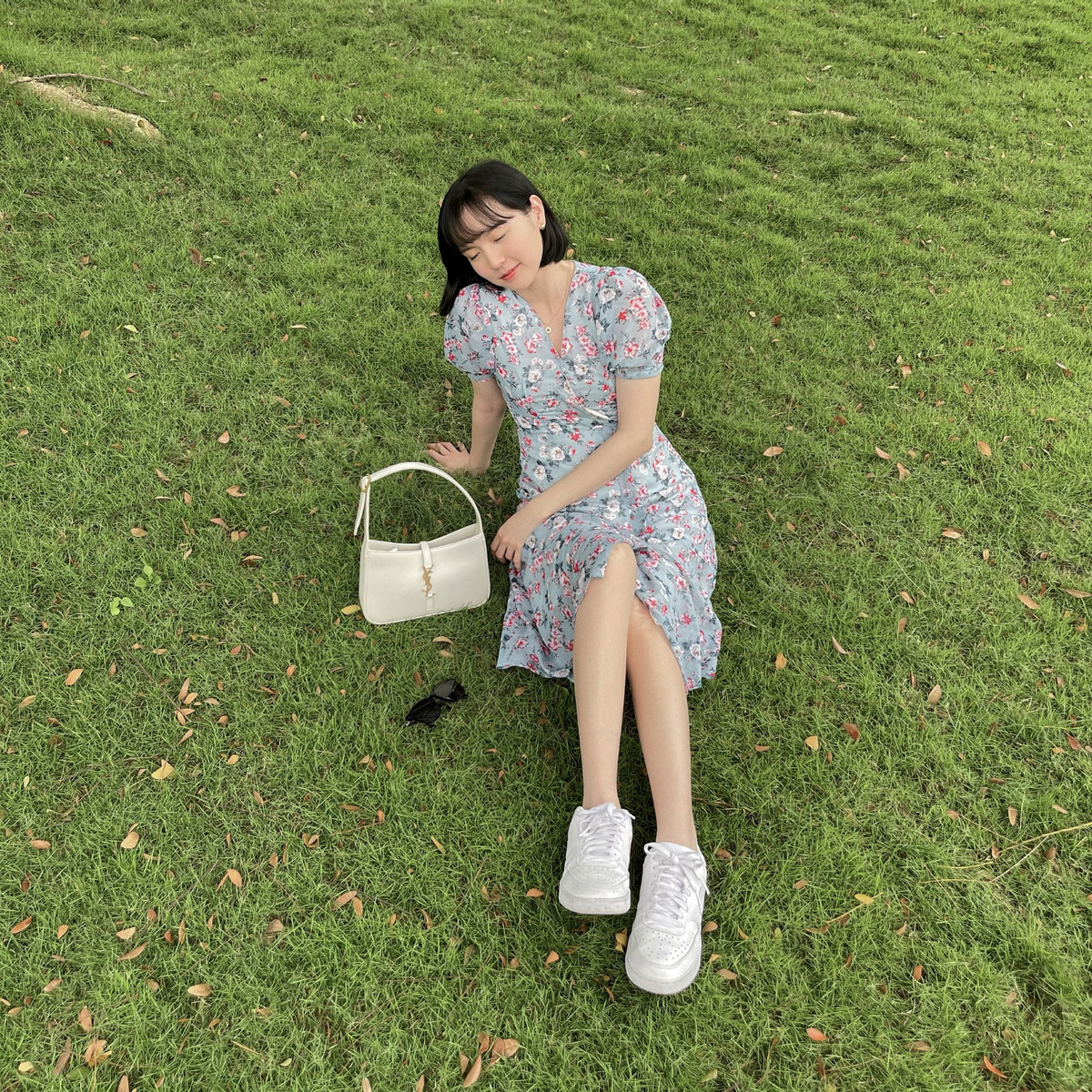 Hải Tú chia sẻ trên trang cá nhân: "Xin phép khép lại năm 2021 và xin chào năm 2022, Tú cũng muốn gửi một lời cảm ơn chân thành và sâu sắc đến những người đã và luôn ủng hộ, yêu thương và dõi theo Tú và tập thể M-TP. Xin mọi người hãy kiên nhẫn một chút nữa thôi, vì năm 2022 sẽ là một năm tràn ngập những món quà ý nghĩa từ gia đình này dành đến cho mọi người đó nha".