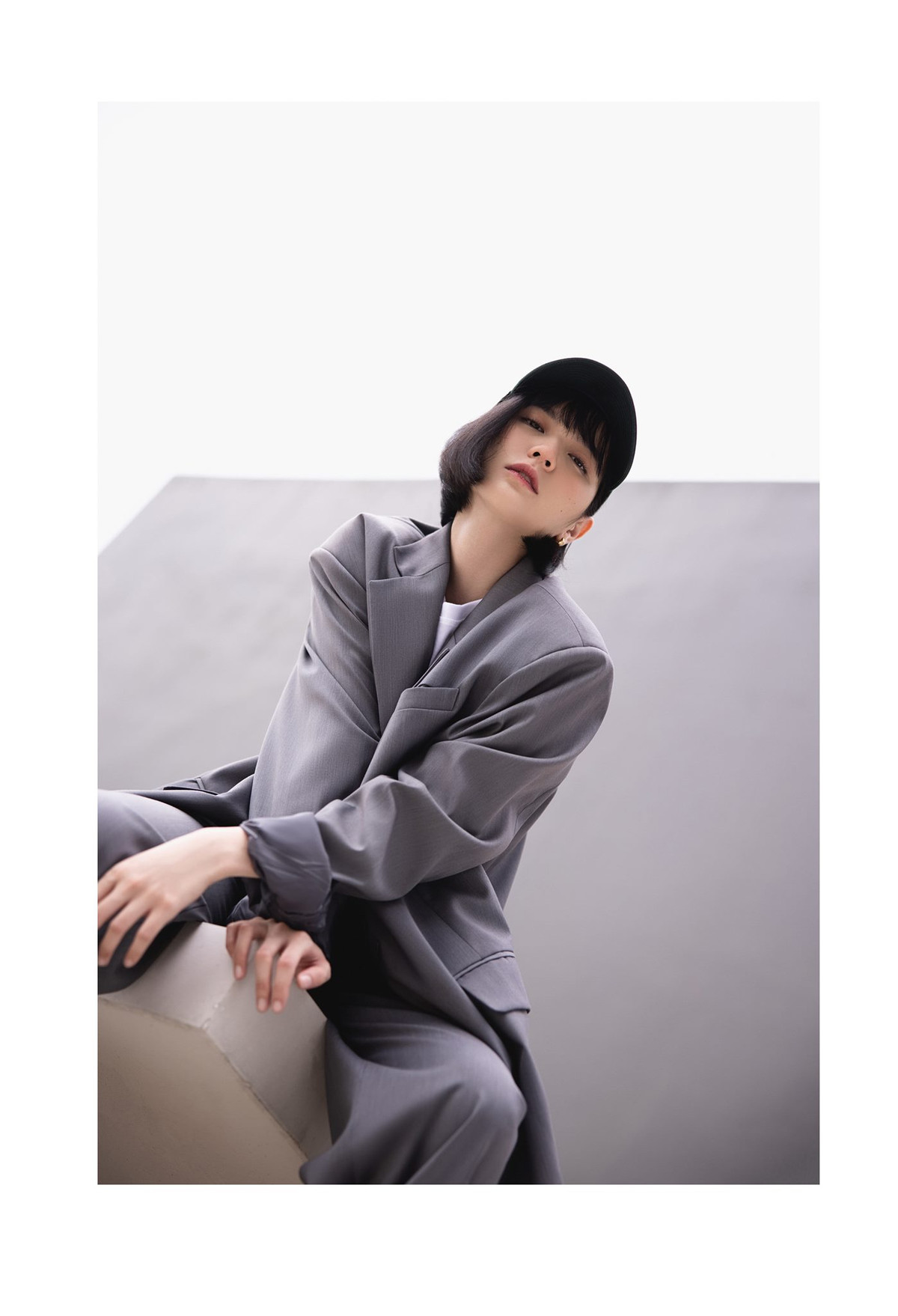 Phải công nhận rằng Hải Tú có vẻ ngoài rất trong trẻo với gương mặt cân đối và nụ cười tươi tắn.