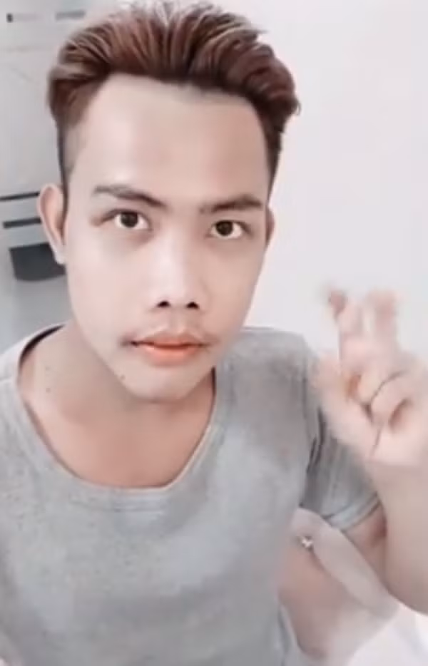 Giờ lượng chia sẻ quá lớn, làm ảnh hưởng đến danh dự và cuộc sống của em, vì nhiều người tưởng lầm em là nó sau chuyển giới. Em là gái thẳng 100% và đã có gia đình. Em thấy vô cùng phiền phức. Năm 2019 em cũng bị nó dùng nick facebook cũ của nó đăng và giật tít khiến em bị report là giả mạo nó, bay nick fb hơn 40k flow của em cùng bao mối làm ăn cũng như bạn bè của em trước giờ. Nay nick này em lập chưa bao lâu thì tai hoạ lại đến! Em xin chân thành cảm ơn mọi người! ", cô nàng T.V.T viết thêm.