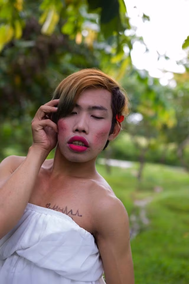 Cách đây 4 năm, "Công chúa thủy tề" - Tùng Sơn là cái tên vô cùng quen thuộc với công chúng nhờ vẻ ngoài "xấu lạ". Thảm họa mạng này trở thành tâm điểm của sự chú ý, nhưng cũng là tâm điểm của những lời chỉ trích.