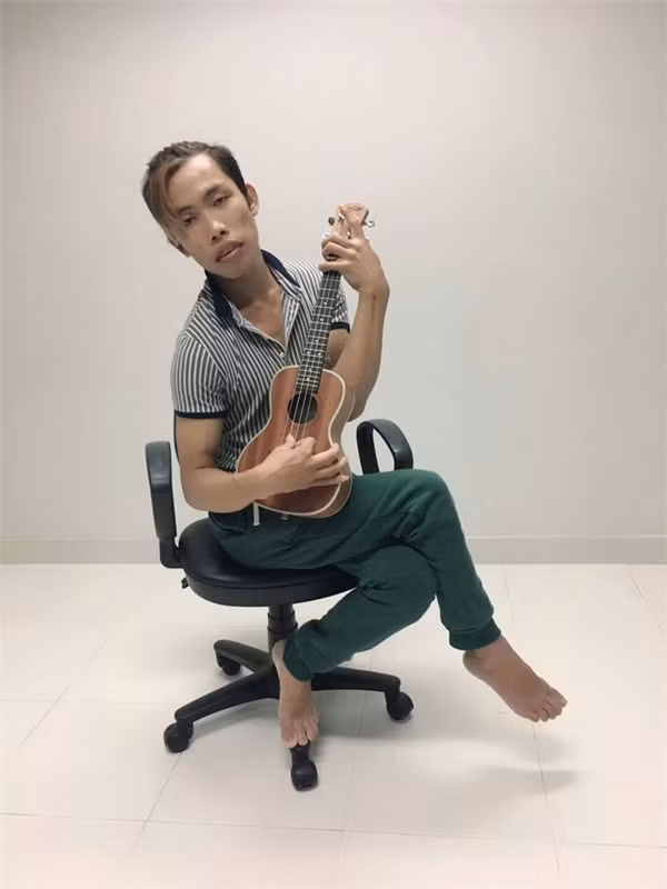 Vụ việc sau đó đã khiến cộng đồng mạng dậy sóng và một lần nữa, Sơn Tùng "mất điểm" trong mắt công chúng khi sống ảo quá lố và lừa dối mọi người.