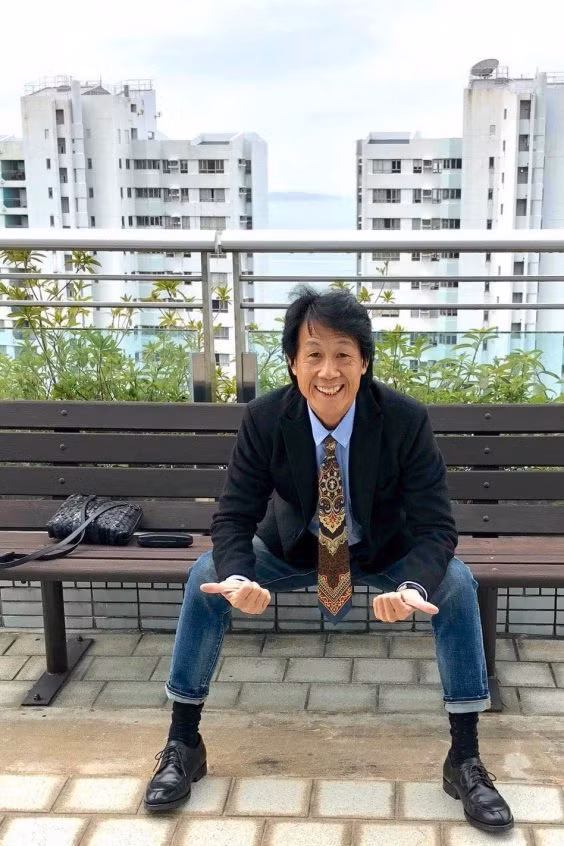 Đáng chú ý, bà xã của "Ông chú Polo" khiến dân tình bất ngờ vì ngoại hình rất trẻ trung, dung mạo xinh đẹp không khác gì diễn viên điện ảnh.