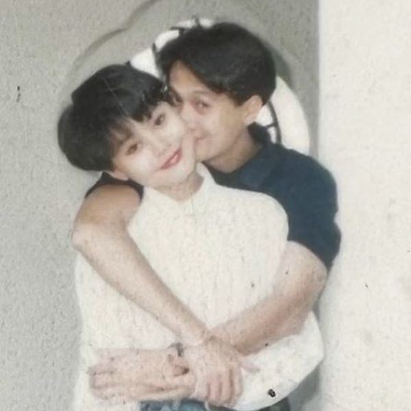 Không ai khác, "baby" mà chú Tân nhắc tới chính là người vợ của mình. Sau đó, cả hai đã cùng nhau quay clip TikTok, hai vợ chồng không ngại trao nhau những cử chỉ vô cùng ngọt ngào và thân mật, cái ôm, cái hôn thể hiện tình cảm.