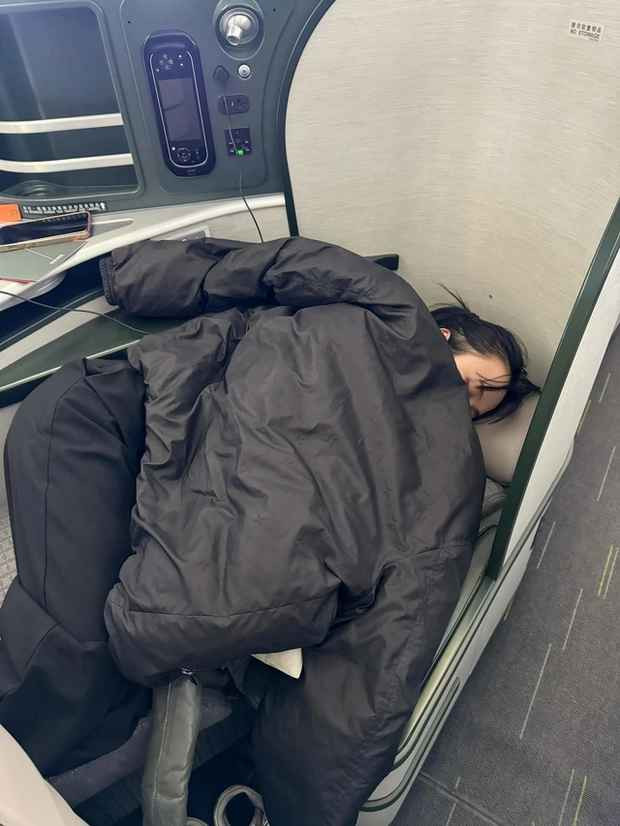 Thế nhưng mới đây, Minh Nhựa đã đăng một khoảnh khắc khó nhận ra của Mina Phạm khiến dân mạng chú ý.