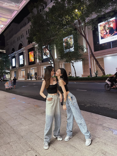 "Điều mà mình mong muốn là Jin và Xíu sẽ có một em bé để 2 đứa gắn kết với nhau hơn. Điều đó mình không ép vợ mà tự em ấy muốn có trước. Tụi mình đi Hải Phòng để hỏi về việc có con rồi nên bây giờ tâm trạng chung là rất háo hức", Minh Minh nói thêm.