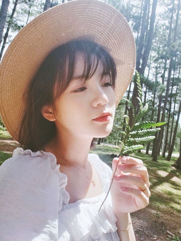 Sau 2 năm hạ sinh 2 bé thiên thần, Tú Linh được nhận xét còn nhuận sắc hơn cả thuở còn son.