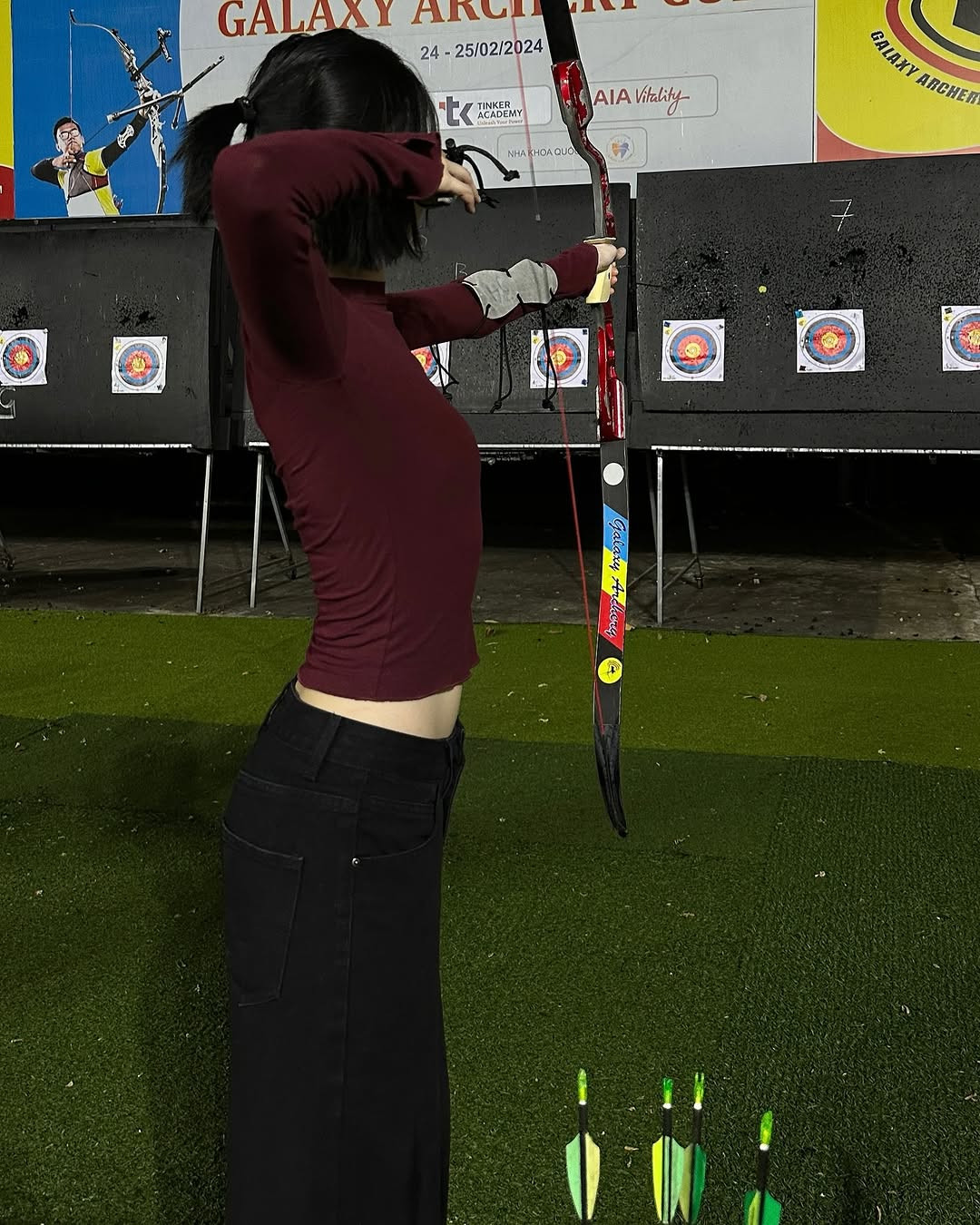 Ngoài ra hình ảnh này còn vô tình để lộ vóc dáng siêu "mi-nhon của nàng hot girl.