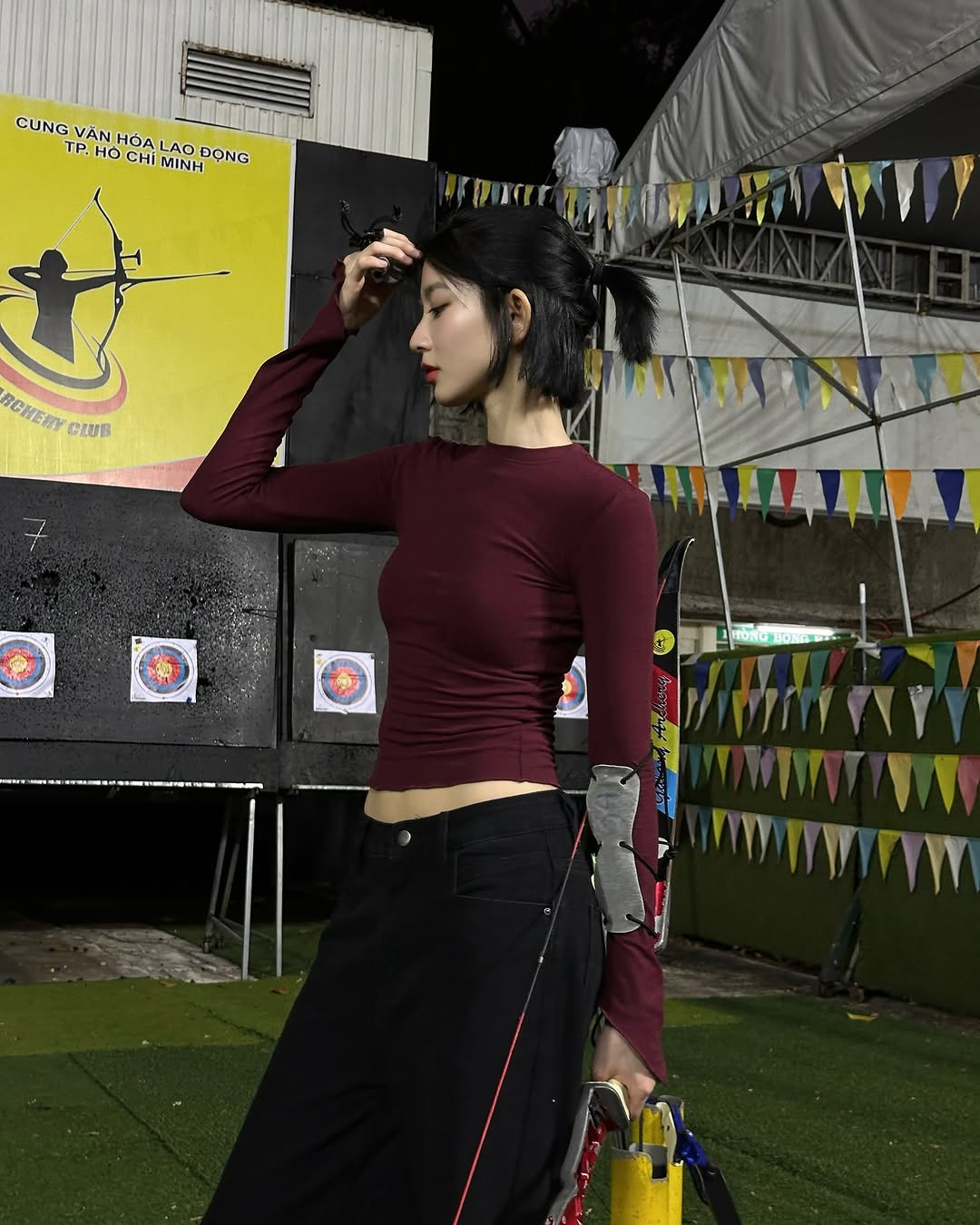 Nếu theo dõi Bâu thường xuyên có thể thấy cô nàng thời gian gần đây rất chăm chỉ khoe hình ảnh để lộ vòng eo.