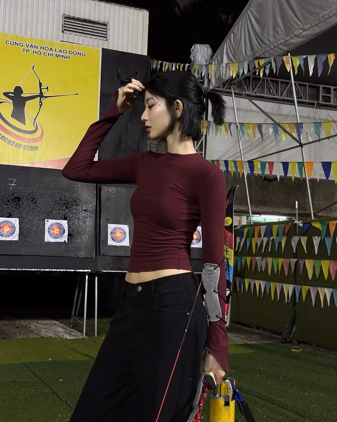 Nếu theo dõi Bâu thường xuyên có thể thấy cô nàng thời gian gần đây rất chăm chỉ khoe hình ảnh để lộ vòng eo.