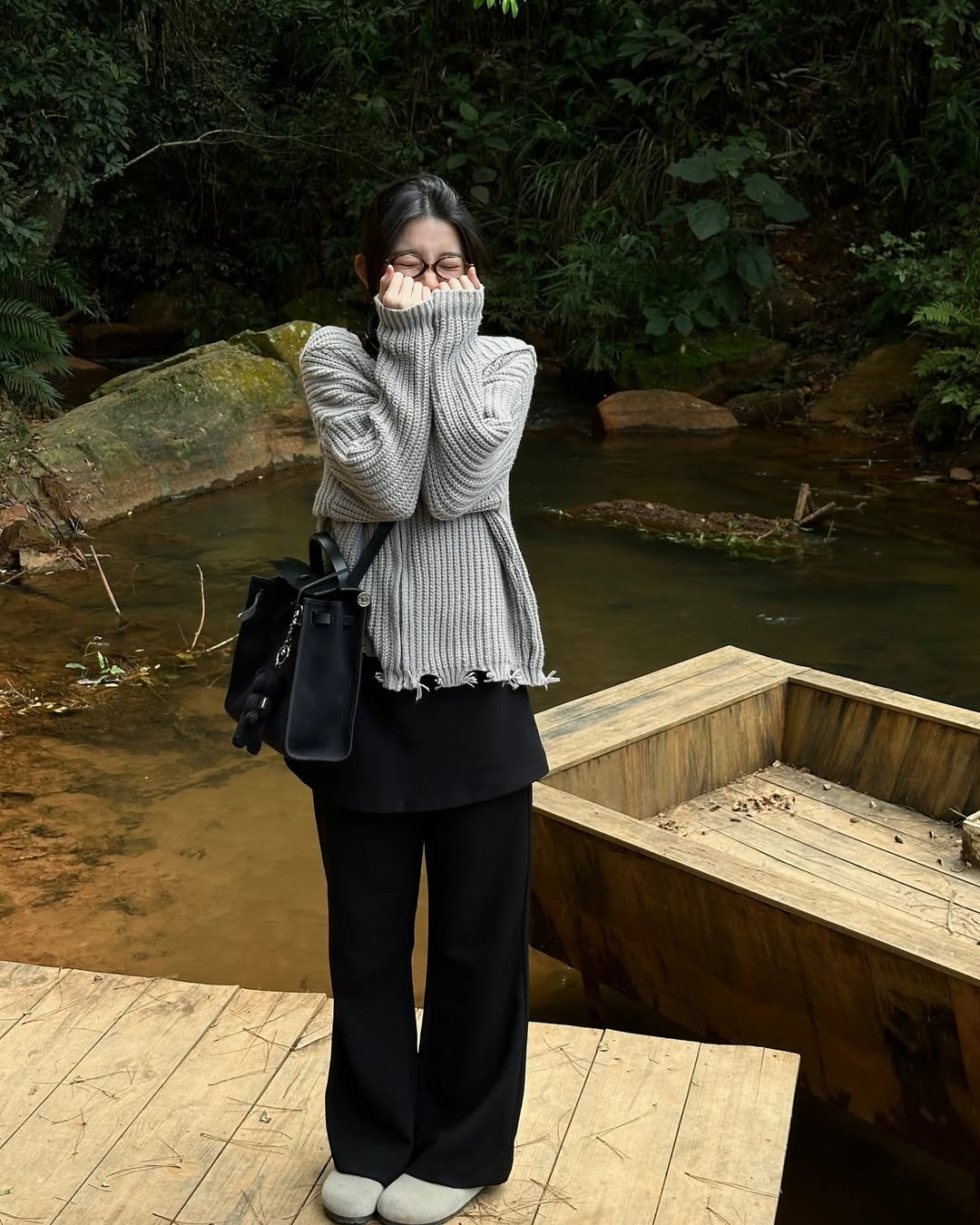 Cô nàng sở hữu vẻ đẹp quyến rũ, điểm nhấn là sống mũi cao và đôi mắt sâu, to tròn.