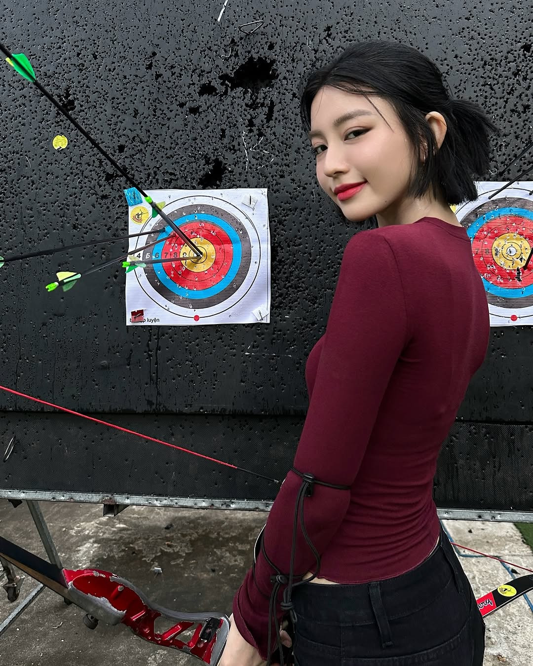 Bâu tên thật là Nguyễn Ngọc Phương Vy, sinh năm 2000. Cô nàng là hot girl Sài thành nổi đình đám, sở hữu nhan sắc xinh đẹp được ví như nữ thần.