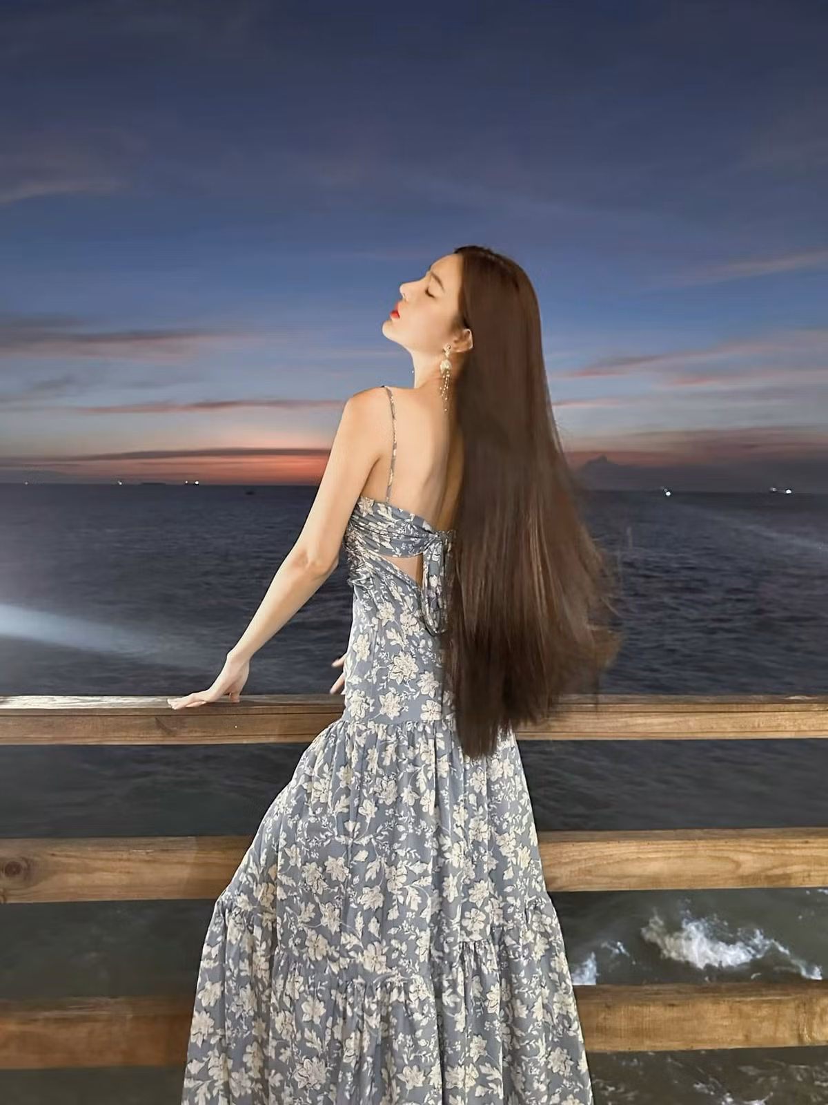 Cách đây chưa lâu, Lilly Luta vừa "gây sốt" cõi mạng với loạt ảnh diện áo tắm đi biển xinh như nữ thần.