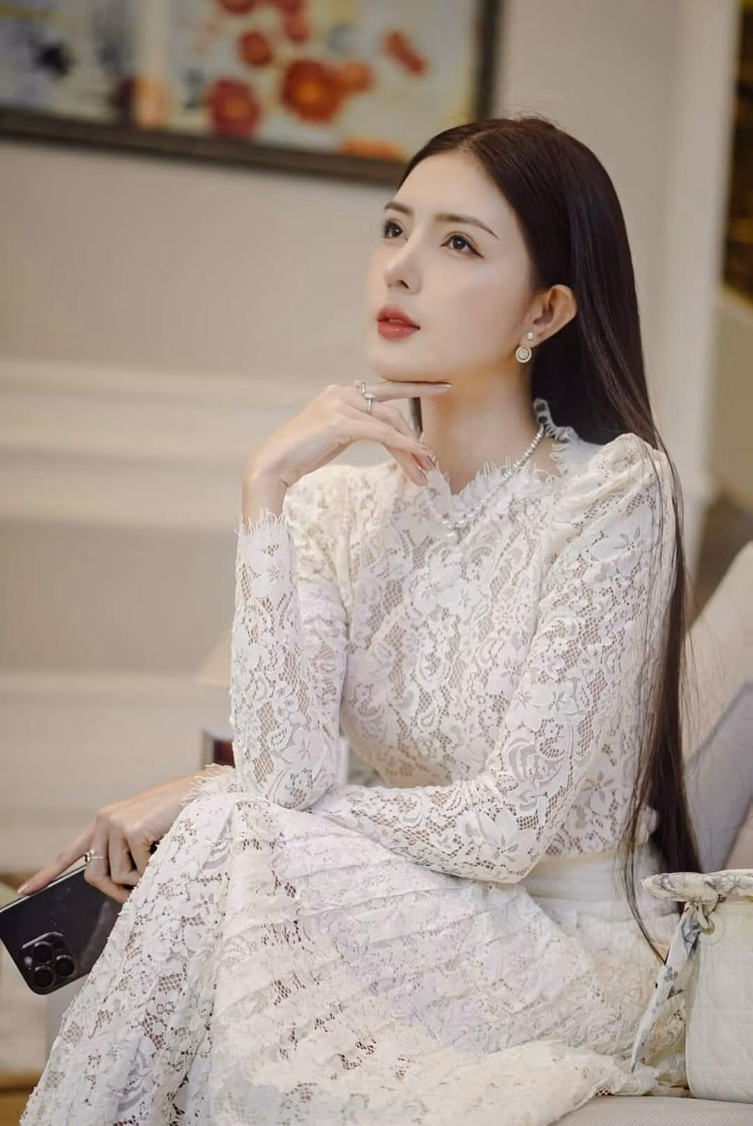 Chuyện tình cảm không thuận lợi nhưng Lilly Luta có nhiều bước tiến trong sự nghiệp, gặt hái những thành công đáng ngưỡng mộ.