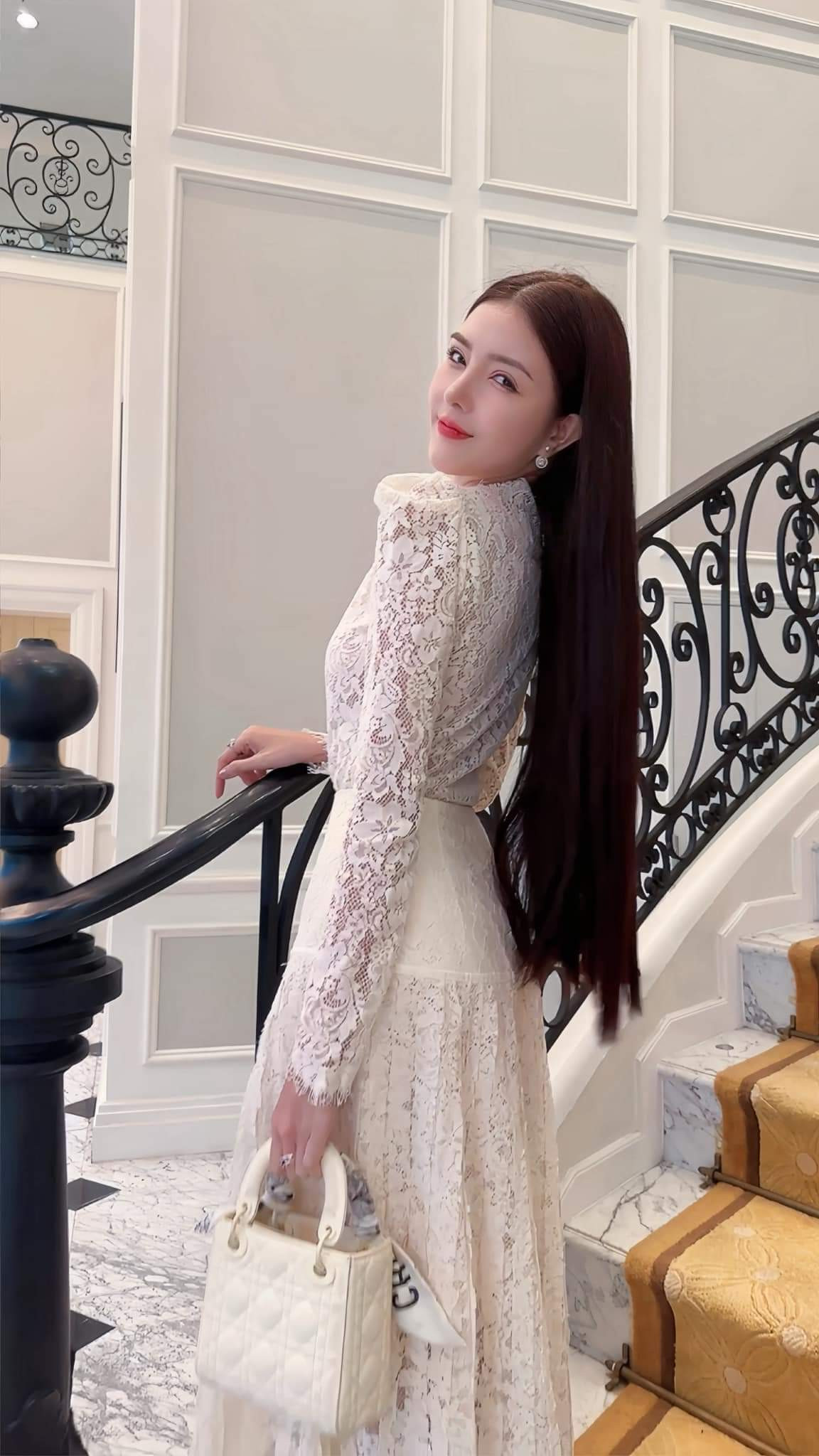 Lily Luta từng có khoảng thời gian bên nhau ngọt ngào nhưng ngắn ngủi với ca sĩ Bùi Anh Tuấn.