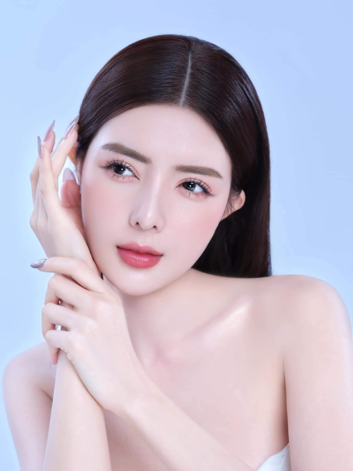 Hiện tại, công việc chính của Lilly Luta là người mẫu tự do. Đồng thời, người đẹp quê Khánh Hoà còn sở hữu một studio.