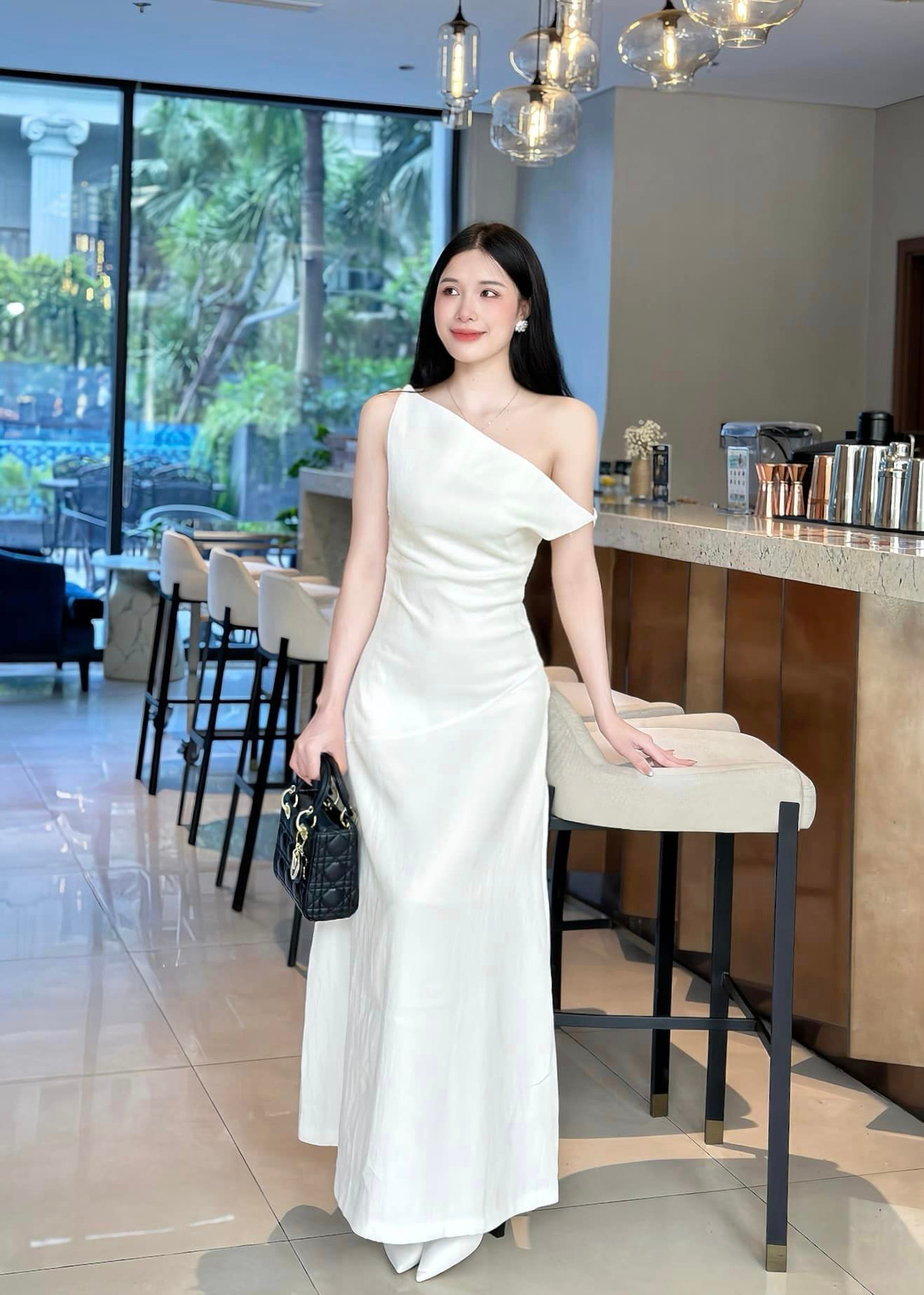 Ngoài ra, người đẹp cũng chủ động lắng nghe những góp ý của các tiền bối, chuyên gia trong ngành để hoàn thiện bản thân.