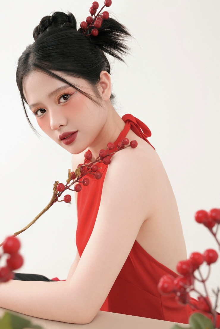 Mang trong mình một ý nghĩa riêng về Trung thu, từ đó Ngọc Ánh đã lấy cảm hứng và thực hiện bộ ảnh để chào đón thêm một “mùa trăng” ý nghĩa, lưu giữ lại những ký ức của tuổi thanh xuân.