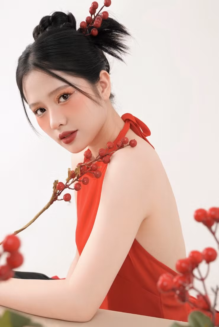 Mang trong mình một ý nghĩa riêng về Trung thu, từ đó Ngọc Ánh đã lấy cảm hứng và thực hiện bộ ảnh để chào đón thêm một “mùa trăng” ý nghĩa, lưu giữ lại những ký ức của tuổi thanh xuân.