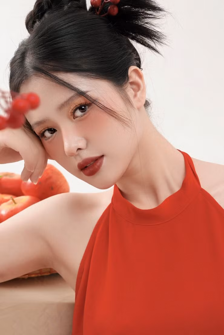 Ngọc Ánh chia sẻ: “Không chỉ riêng đối với bản thân, mình nghĩ rằng, Trung thu trong lòng mỗi người đều có những ý nghĩa vô cùng đặc biệt, mang giá trị văn hóa sâu sắc. Tết Trung thu là một lễ hội truyền thống quan trọng và đầy màu sắc của người dân Việt Nam...