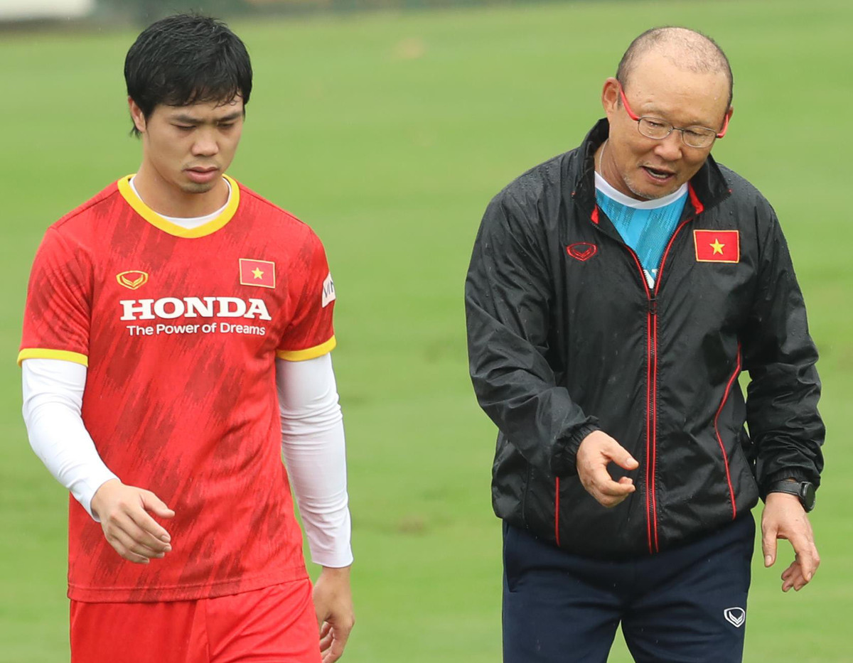 Nhưng bây giờ, cơ hội đã đến khi Đức “cọt” vẫn chưa thể hiện được mình còn sự kiên nhẫn của HLV Park Hang Seo cũng có giới hạn để tất cả trông vào sự trở lại từ Công Phượng sau thời gian bận việc gia đình.