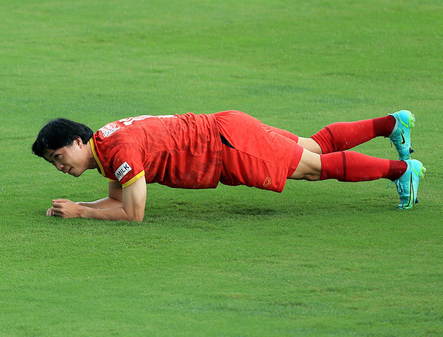 Không chỉ hy vọng suông, khả năng Công Phượng có mặt trong đội hình xuất phát ở chặng đường tới của tuyển Việt Nam rất cao bởi cái tên được chờ đợi là Văn Đức chơi tệ suốt 5 trận liên tiếp vừa qua.