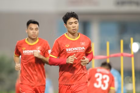 6 bàn thắng ghi được trong 12 trận đấu tại V-League, cùng lúc người ta cũng thấy Công Phượng khác hơn tại CLB về phong cách chơi bóng dưới thời Kiatisuk đủ tạo nên hy vọng nếu HLV Park Hang Seo tin chân sút của HAGL.