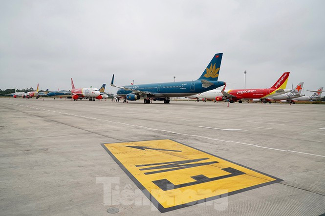 Thời điểm chưa dịch bệnh, sân bay Nội Bài xếp thứ 2 về sự tấp nập sau sân bay Tân Sơn Nhất, và nay là sân bay có số tàu bay "đắp chiếu" nhiều thứ 2 cả nước. Ảnh: Nguyễn Ngọc Quang.