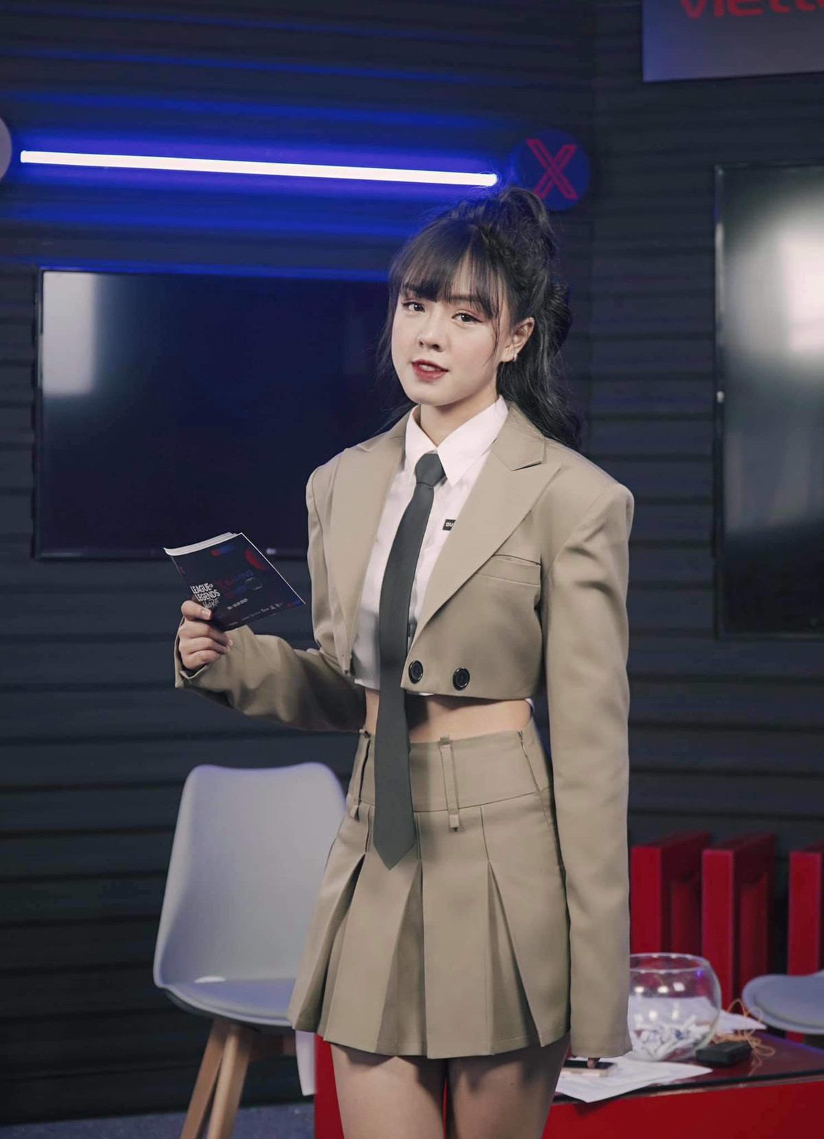 Thảo Trang cũng không quên chia sẻ những khoảnh khắc ngọt ngào, lãng mạn, nhận được nhiều lượt yêu thích và lời chúc phúc của cộng đồng mạng.