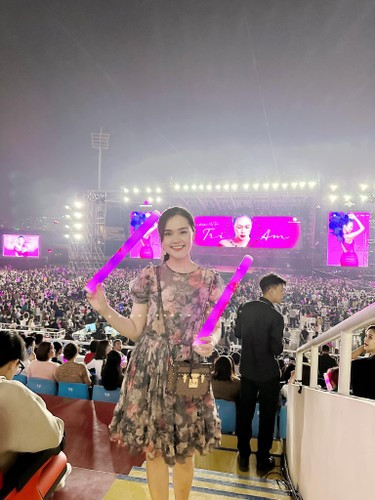 Còn đây là ngoại hình mới nhất của Quỳnh Anh khi đi xem show ca nhạc của Mỹ Tâm cách đây ít ngày.