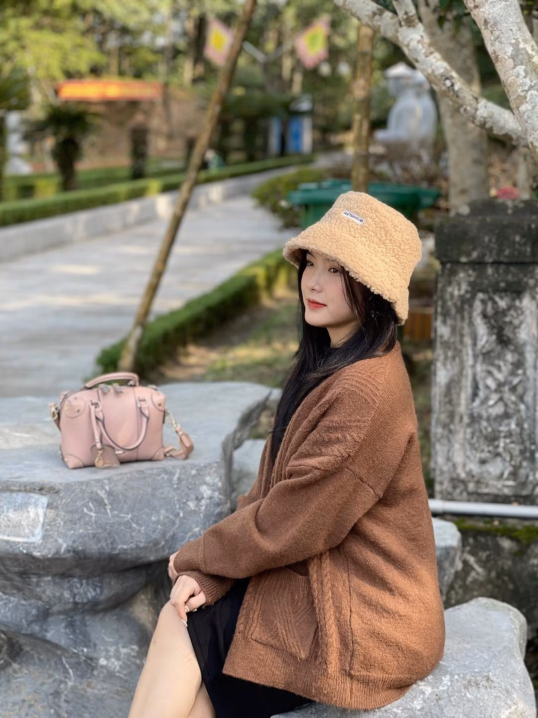 Thời gian sắp tới, Thêu dự định không chỉ tập trung vào công việc làm mẫu ảnh, mà còn phải trau dồi việc học tiếng. Mục tiêu của nàng thơ 2002 là phấn đấu trở thành một mẫu ảnh, người mẫu chuyên nghiệp.