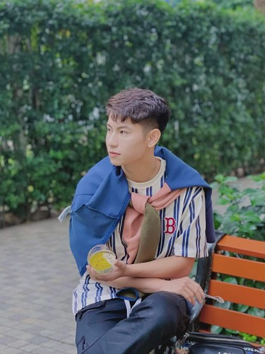 Trọng Hùng đang có hơn 60.000 người theo dõi trên trang cá nhân. Dù vậy, muốn duy trì sự quan tâm của người hâm mộ anh chàng cần phải nỗ lực nhiều hơn nữa để tìm lại phong độ thi đấu của chính mình