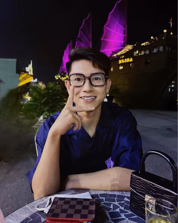 Trọng Hùng nổi bần bật nhờ nụ cười "toả nắng" đốn tim người hâm mộ