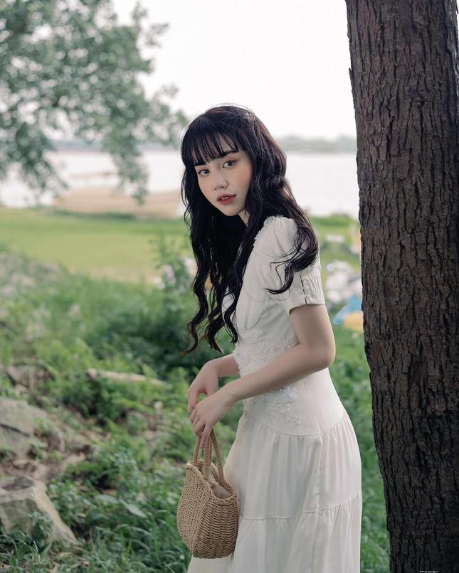 Chưa dừng lại, nữ sinh 2K này còn hay trêu giống ca sĩ Bích Phương, ca sĩ Min và người mẫu Elly Trần và với cô đó là một niềm vui.