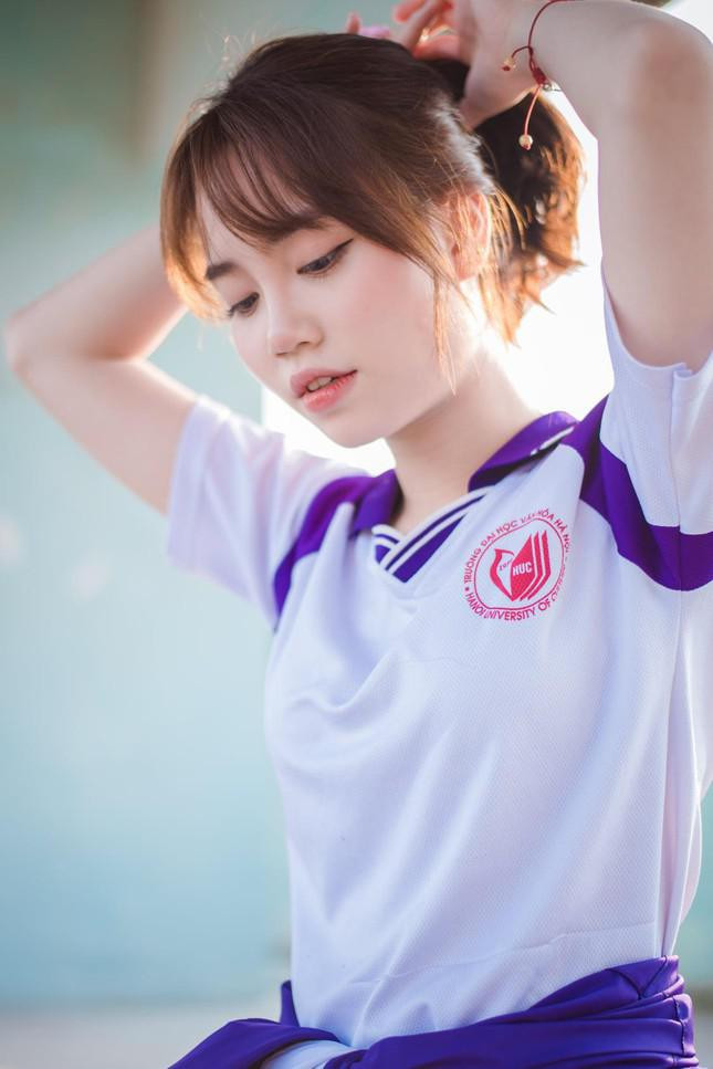 Ngoài giờ học, Thúy Quỳnh làm người mẫu, tham gia chụp ảnh và kinh doanh online từ khi còn học lớp 10, nhờ đó cũng có thu nhập đáng kể.