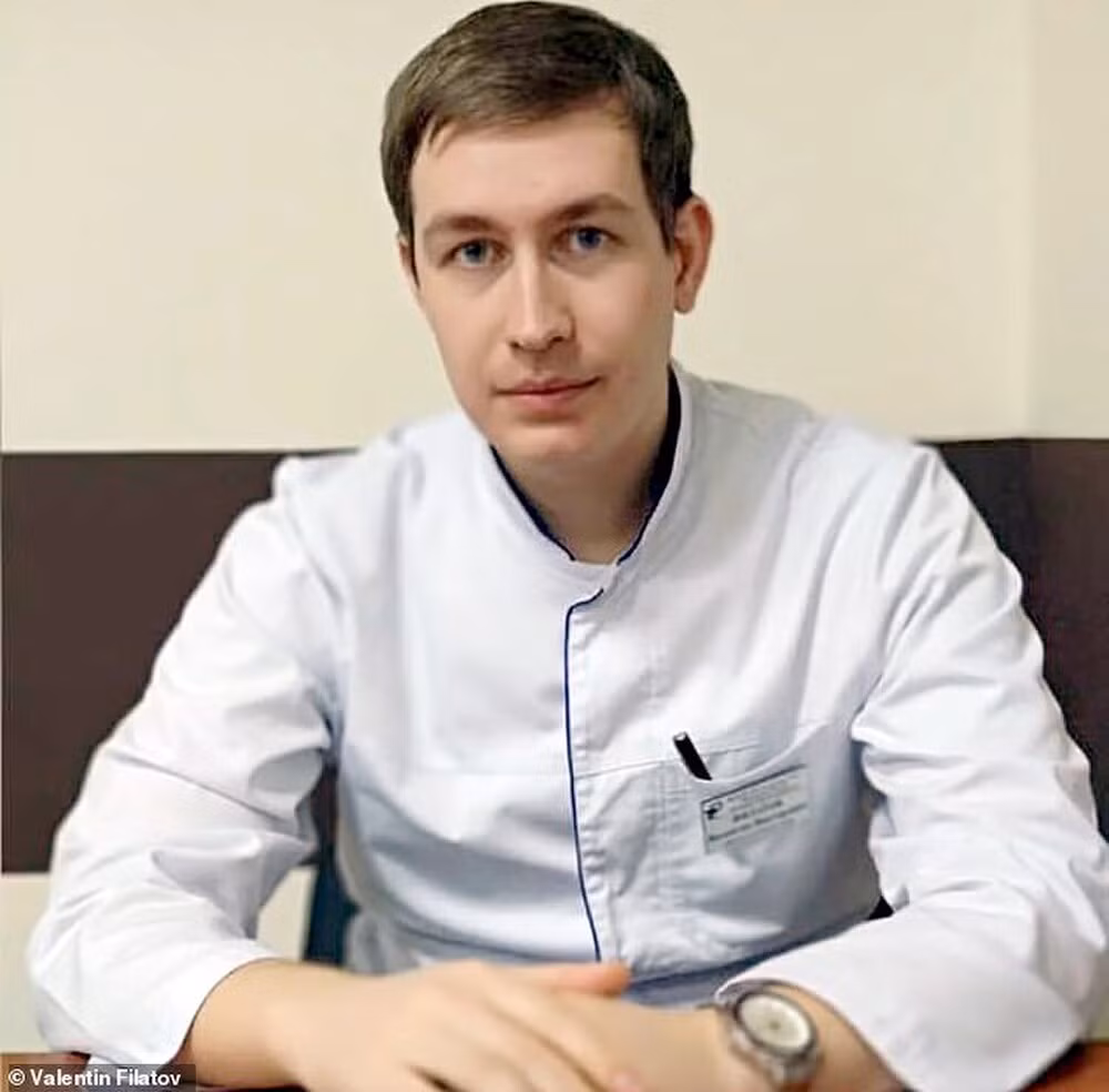 Benh vien chay lon, bac si van binh tinh mo tim cho benh nhan-Hinh-2