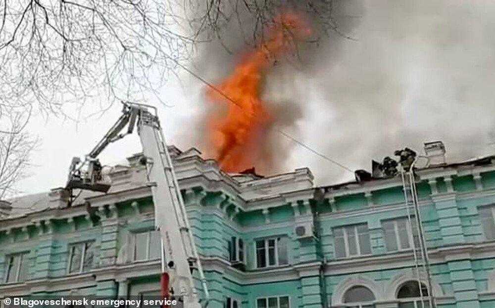 Benh vien chay lon, bac si van binh tinh mo tim cho benh nhan-Hinh-4