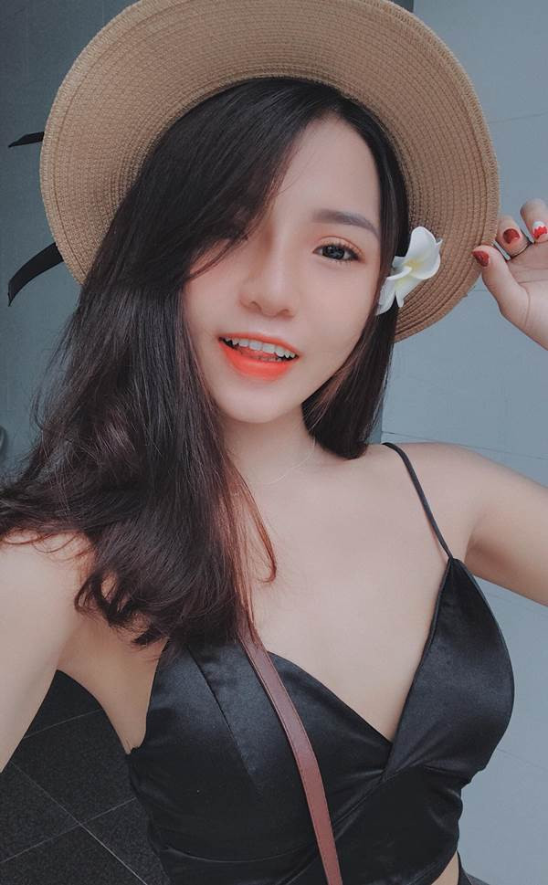 Cô nàng xinh xắn này không chỉ xinh đẹp mà còn có vẻ rất đảm đang.