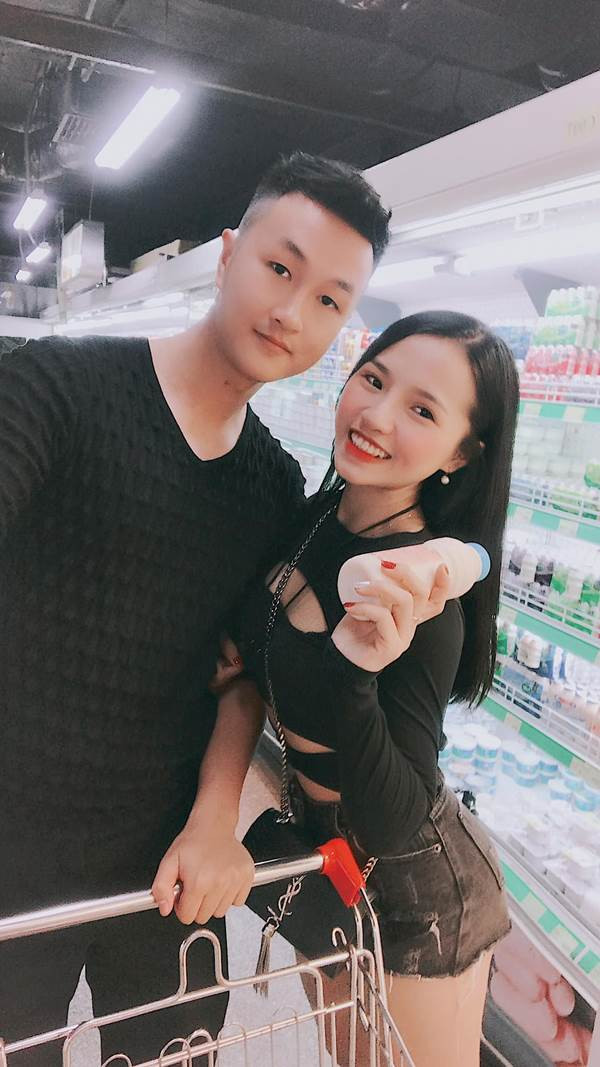 Tình yêu "đánh nhanh rút gọn" của cô nàng hot girl phòng gym là điều mà nhiều người phải ngưỡng mộ. Bởi chẳng mấy ai lại dễ dàng tìm được nửa kia nhanh như vậy hơn nữa còn có một cái kết hạnh phúc viên mãn như vậy.