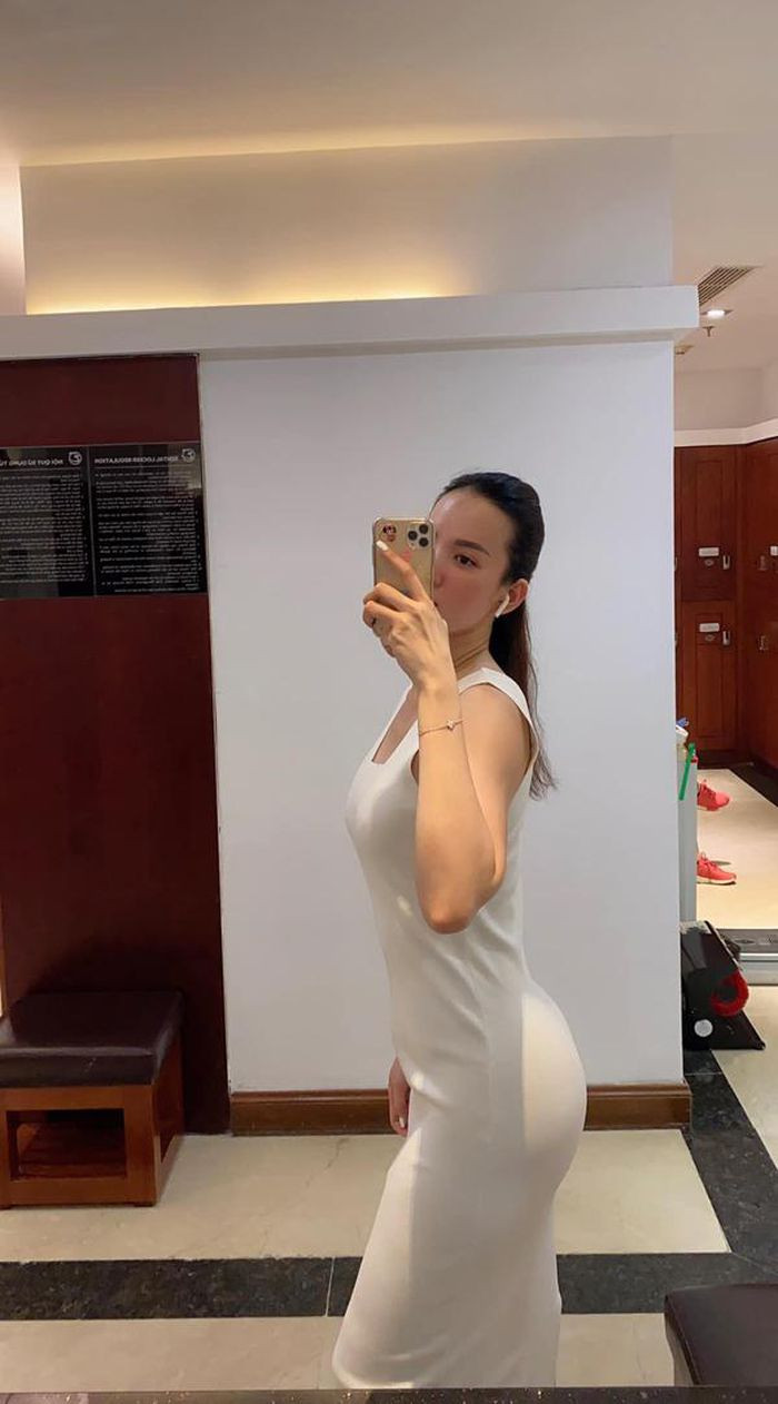 Nhan sắc như bị thời gian bỏ quên của Hoàng Oanh