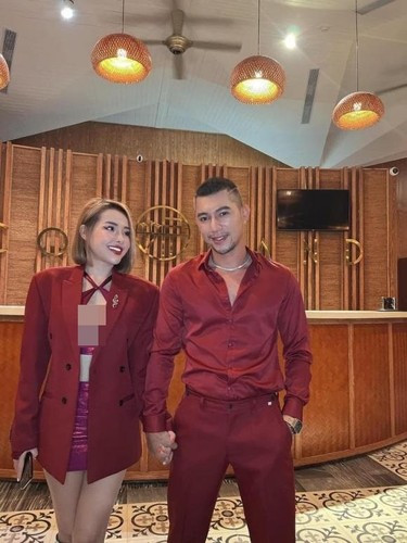 Những tưởng Ngân 98 và bạn trai đã muốn có cuộc sống bình yên nhưng họ lại khuấy động mạng xã hội với loạt ảnh mới này. Có vẻ như cả hai vẫn thích là trung tâm của sự chú ý bằng những chiêu trò.