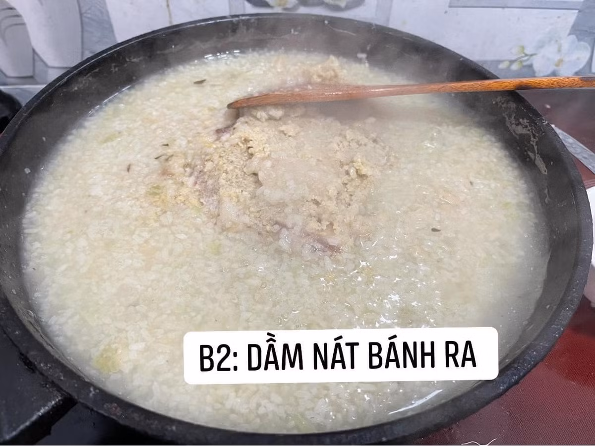 Những ngày vừa qua, cộng đồng mê nấu ăn xôn xao vì một mẹo rán bánh chưng rất đặc biệt, không dùng dầu ăn mà sử dụng nước lọc - một thành phần dường như chẳng liên quan.